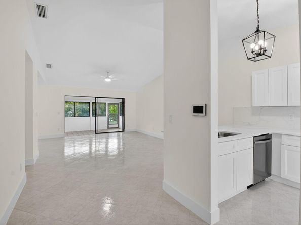 29 Fawlkland Circle, Boynton Beach FL 33426