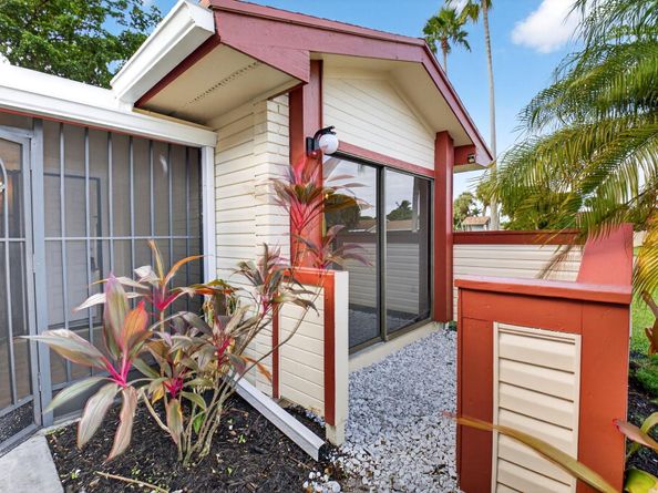 29 Fawlkland Circle, Boynton Beach FL 33426