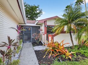 29 Fawlkland Circle, Boynton Beach FL 33426