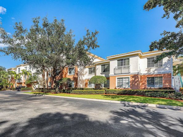 8211 Myrtlewood Circle W, Palm Beach Gardens FL 33418