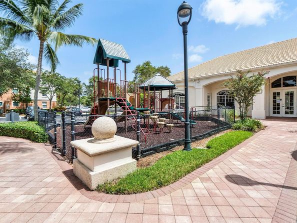 8211 Myrtlewood Circle W, Palm Beach Gardens FL 33418