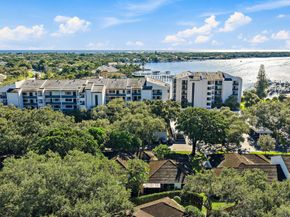 11373 Twelve Oaks Way E, North Palm Beach FL 33408