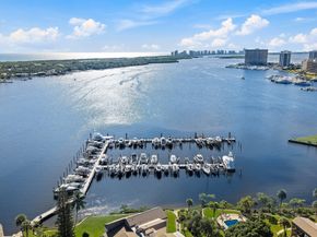 11373 Twelve Oaks Way E, North Palm Beach FL 33408