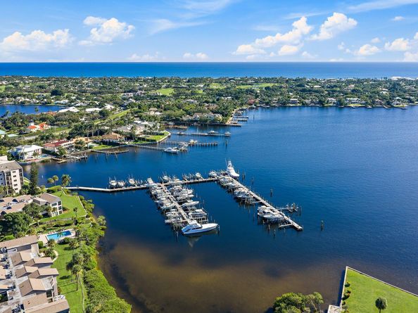 11373 Twelve Oaks Way E, North Palm Beach FL 33408