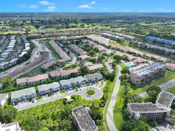 7698 Tahiti Lane 105, Lake Worth FL 33467