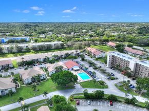 7698 Tahiti Lane 105, Lake Worth FL 33467