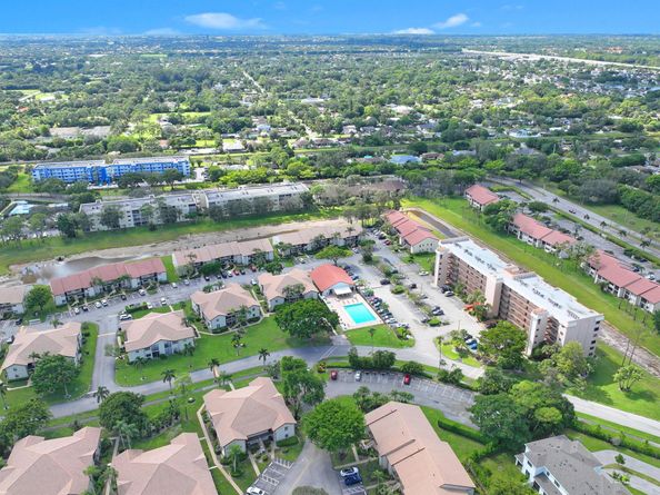 7698 Tahiti Lane 105, Lake Worth FL 33467