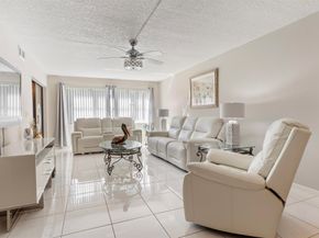 7698 Tahiti Lane 105, Lake Worth FL 33467