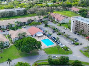 7698 Tahiti Lane 105, Lake Worth FL 33467