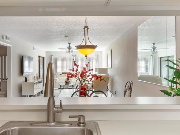 7698 Tahiti Lane 105, Lake Worth FL 33467