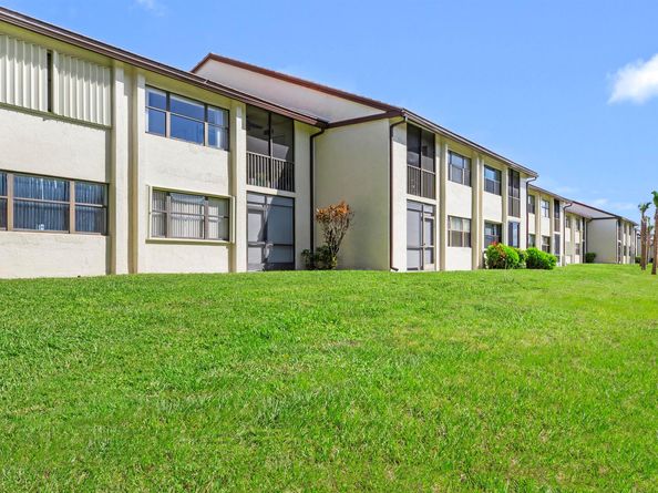 7698 Tahiti Lane 105, Lake Worth FL 33467