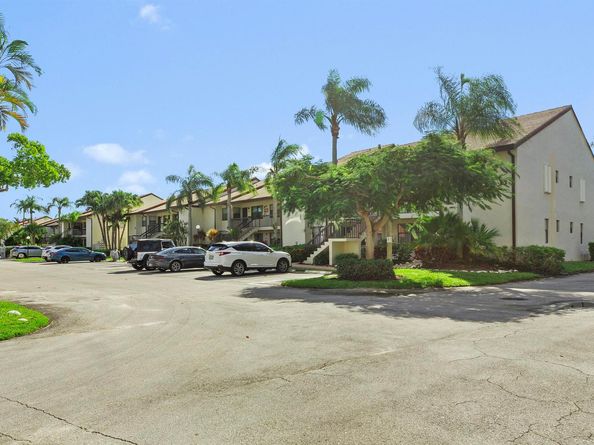 7698 Tahiti Lane 105, Lake Worth FL 33467