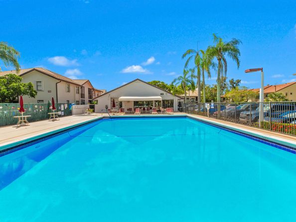 7698 Tahiti Lane 105, Lake Worth FL 33467