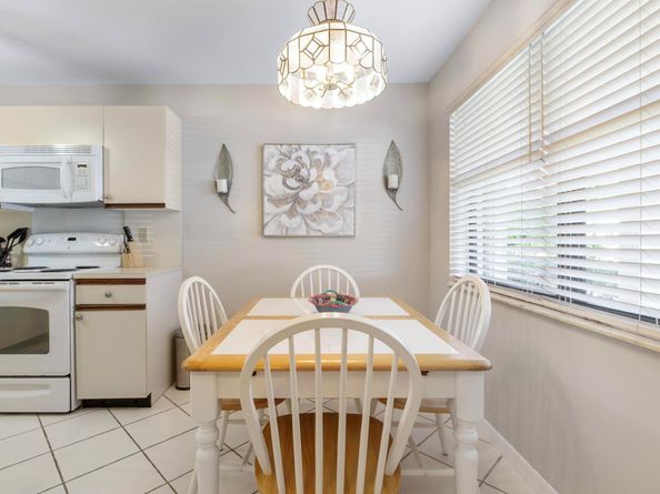 7698 Tahiti Lane 105, Lake Worth FL 33467