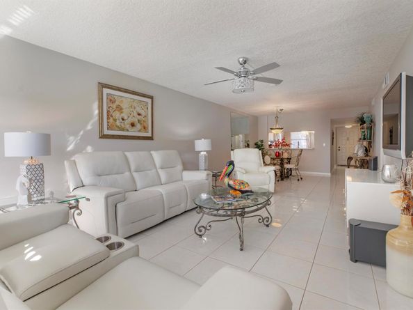 7698 Tahiti Lane 105, Lake Worth FL 33467
