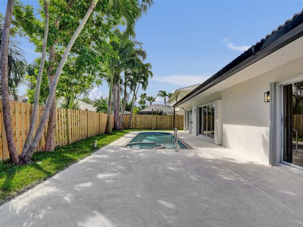 340 Oregon Ln, Boca Raton FL 33487