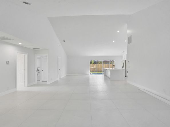 340 Oregon Ln, Boca Raton FL 33487
