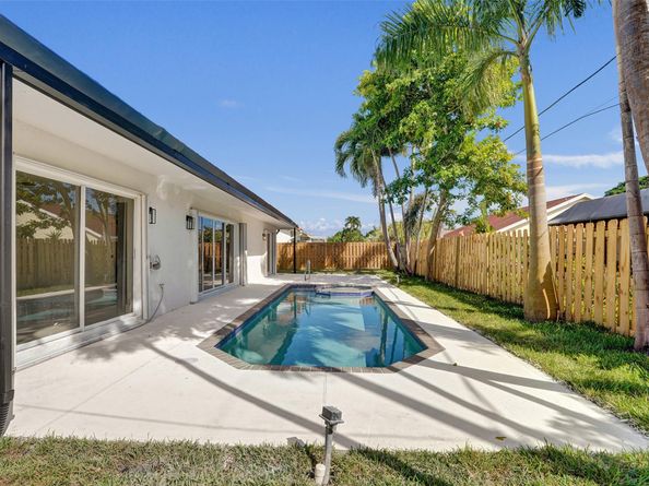 340 Oregon Ln, Boca Raton FL 33487