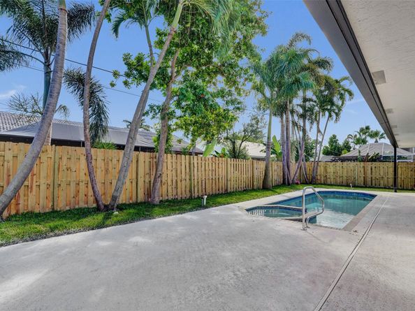 340 Oregon Ln, Boca Raton FL 33487