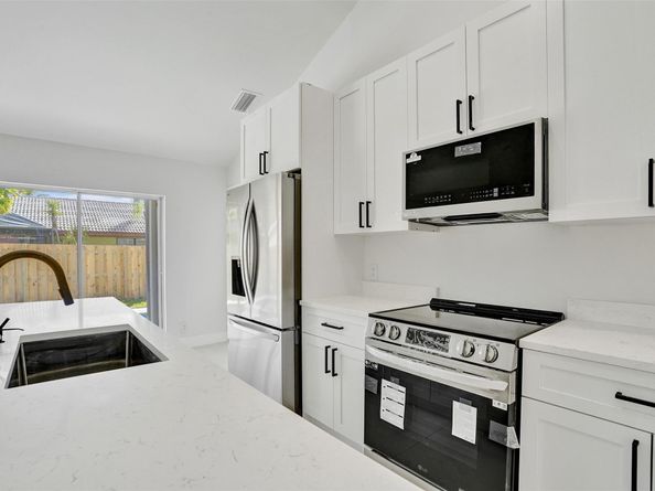 340 Oregon Ln, Boca Raton FL 33487