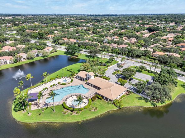 10843 NW 12th Ct, Plantation FL 33322