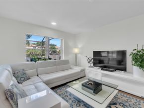 10843 NW 12th Ct, Plantation FL 33322
