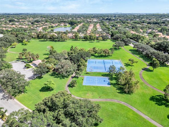 10843 NW 12th Ct, Plantation FL 33322
