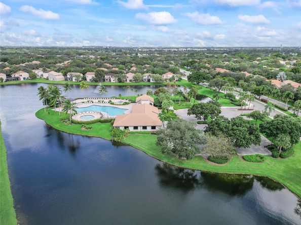 10843 NW 12th Ct, Plantation FL 33322
