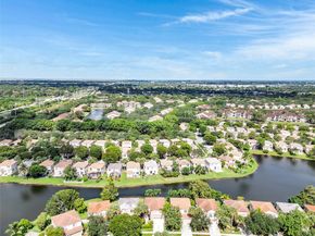 10843 NW 12th Ct, Plantation FL 33322