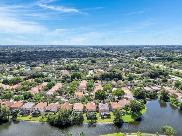 10843 NW 12th Ct, Plantation FL 33322