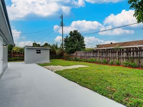 6711 NW 8th St, Margate FL 33063