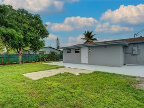 6711 NW 8th St, Margate FL 33063