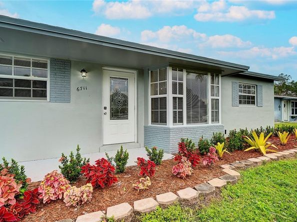 6711 NW 8th St, Margate FL 33063