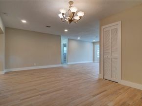 6711 NW 8th St, Margate FL 33063