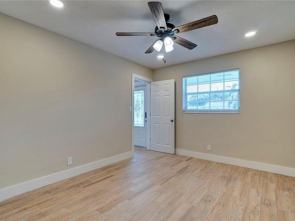 6711 NW 8th St, Margate FL 33063