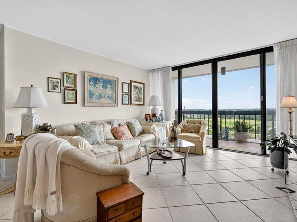 2425 Presidential Way 1502, West Palm Beach FL 33401