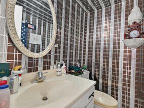 2425 Presidential Way 1502, West Palm Beach FL 33401