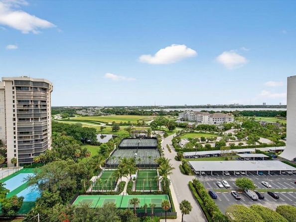 2425 Presidential Way 1502, West Palm Beach FL 33401