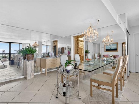 2425 Presidential Way 1502, West Palm Beach FL 33401