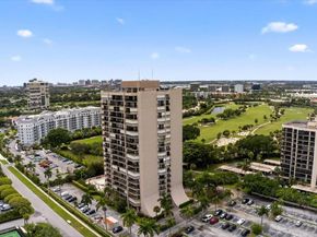 2425 Presidential Way 1502, West Palm Beach FL 33401