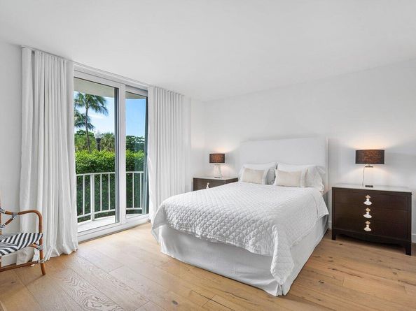 100 Worth Avenue 220, Palm Beach FL 33480
