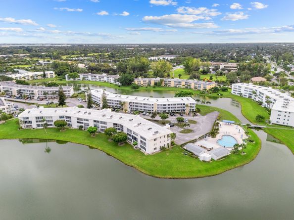 202 Wellington A, West Palm Beach FL 33417