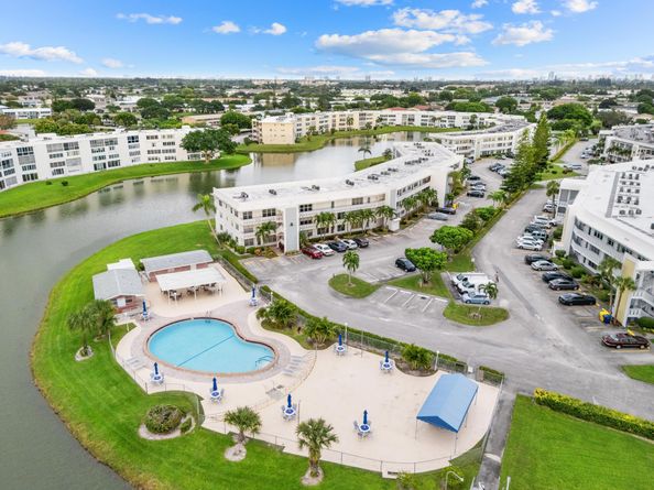 202 Wellington A, West Palm Beach FL 33417