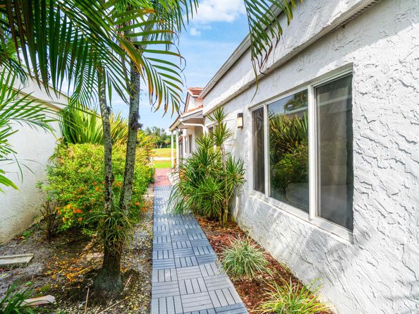 5695 Ainsley Court, Boynton Beach FL 33437