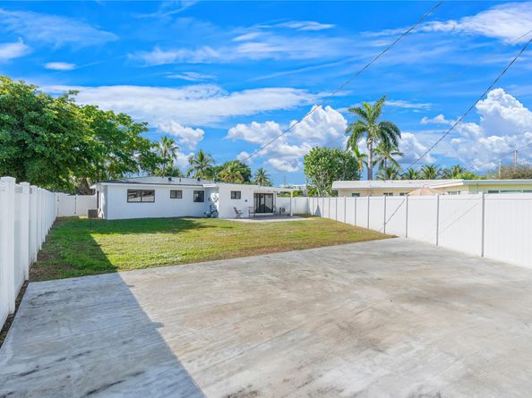 455 SW 14th Ct, Pompano Beach FL 33060