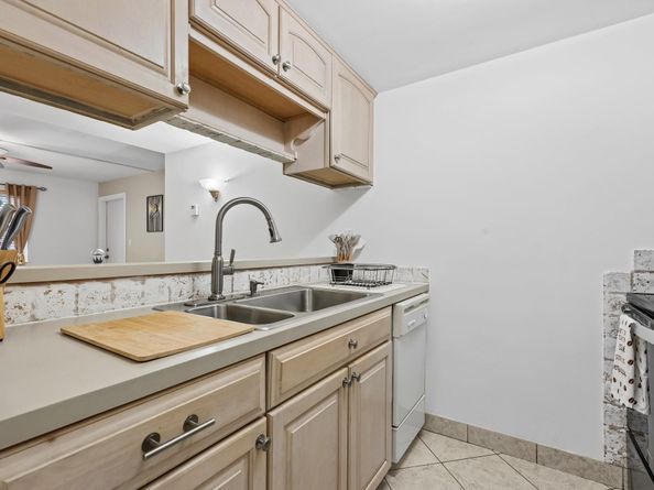 1000 SE 15th St 103, Fort Lauderdale FL 33316