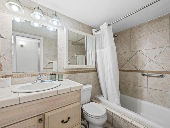 1000 SE 15th St 103, Fort Lauderdale FL 33316