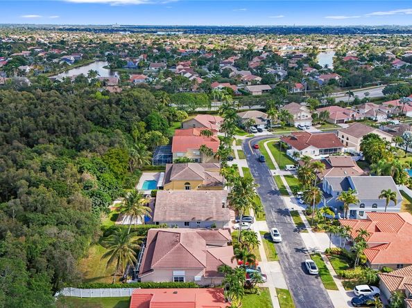 19775 NW 10th St, Pembroke Pines FL 33029