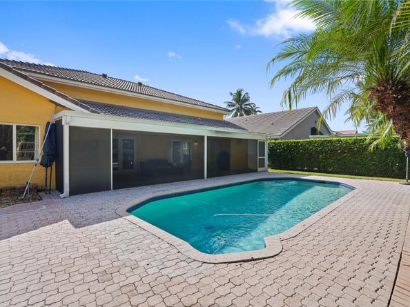 19775 NW 10th St, Pembroke Pines FL 33029