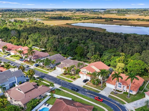 19775 NW 10th St, Pembroke Pines FL 33029